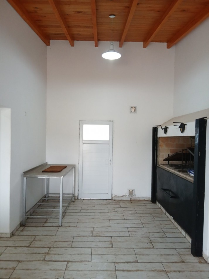 QUINTA c/ SALON, PILETA y PARRILLA