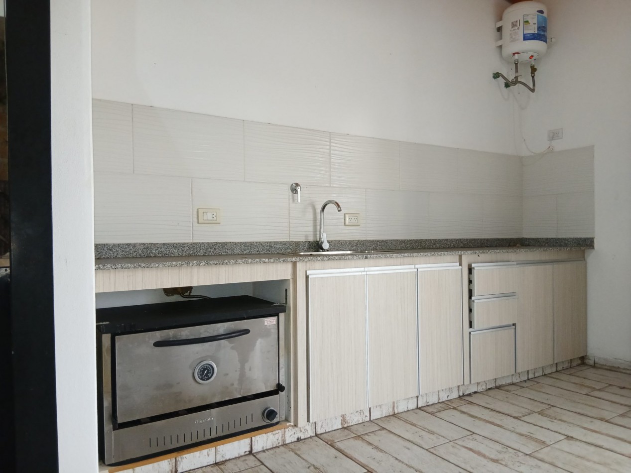 QUINTA c/ SALON, PILETA y PARRILLA