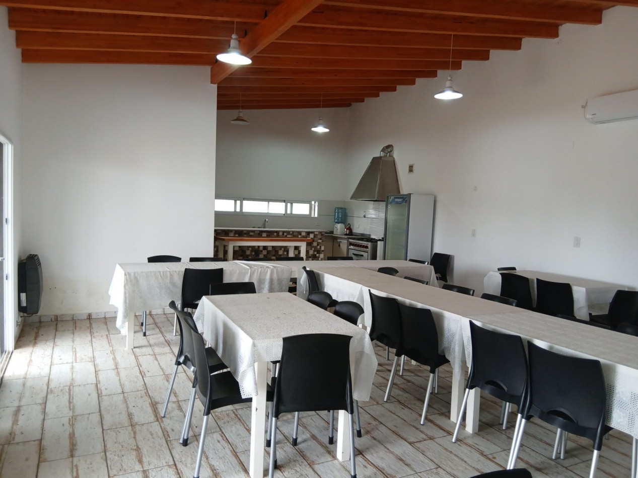 QUINTA c/ SALON, PILETA y PARRILLA