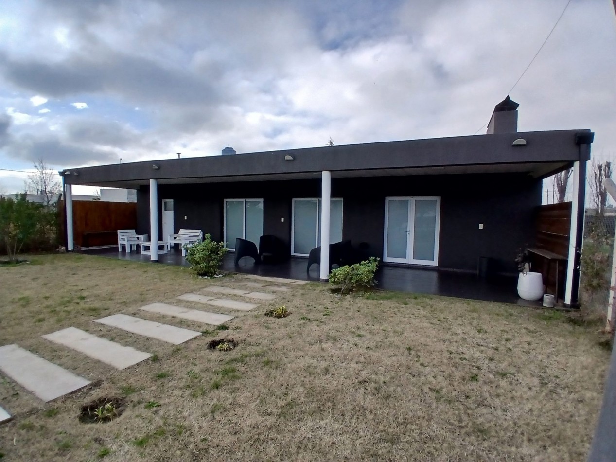 QUINTA c/ SALON, PILETA y PARRILLA