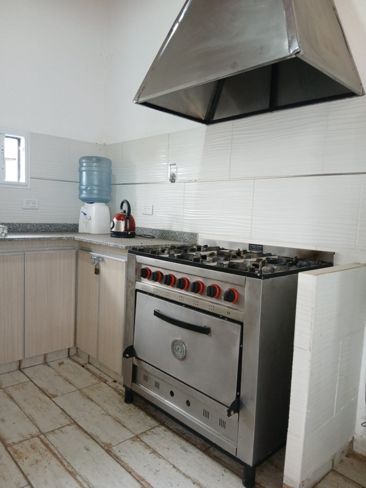 QUINTA c/ SALON, PILETA y PARRILLA