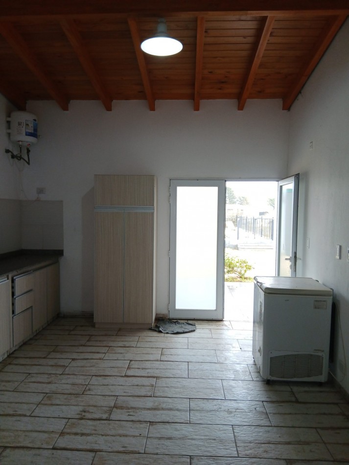 QUINTA c/ SALON, PILETA y PARRILLA
