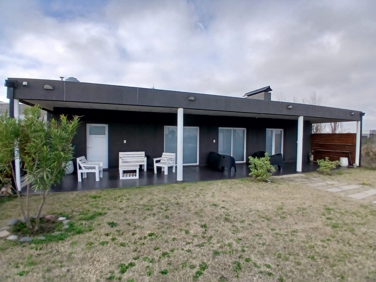 QUINTA c/ SALON, PILETA y PARRILLA