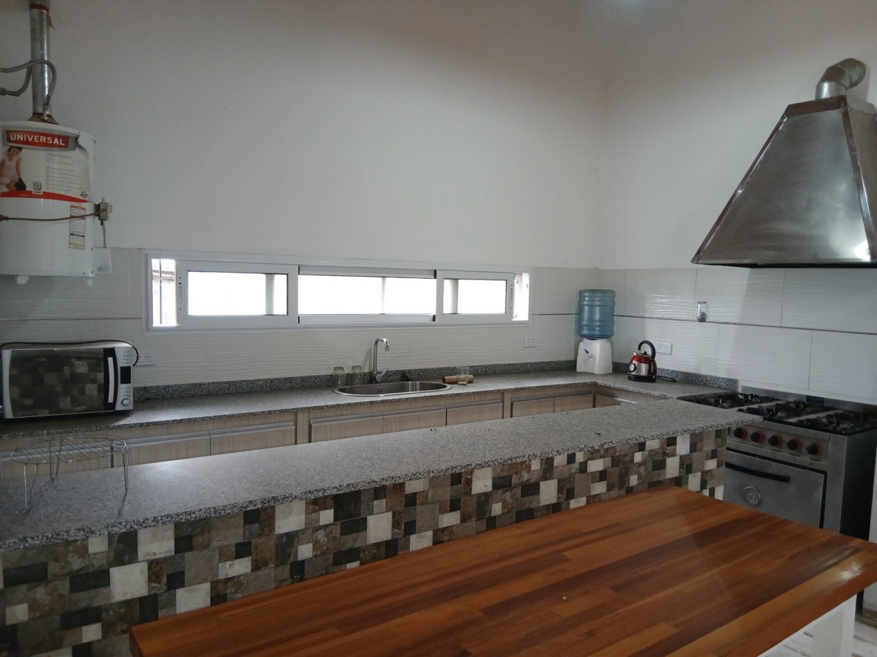 QUINTA c/ SALON, PILETA y PARRILLA